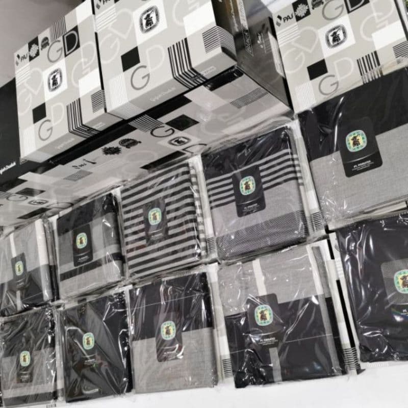 KAIN SARUNG PELIKAT GAJAH DUDUK HITAM PUTIH(black& white) PEMBORONG & PERUNCIT