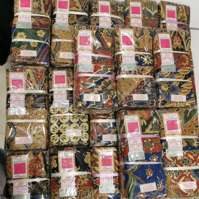 Sarung Batik Tiga Serangkai