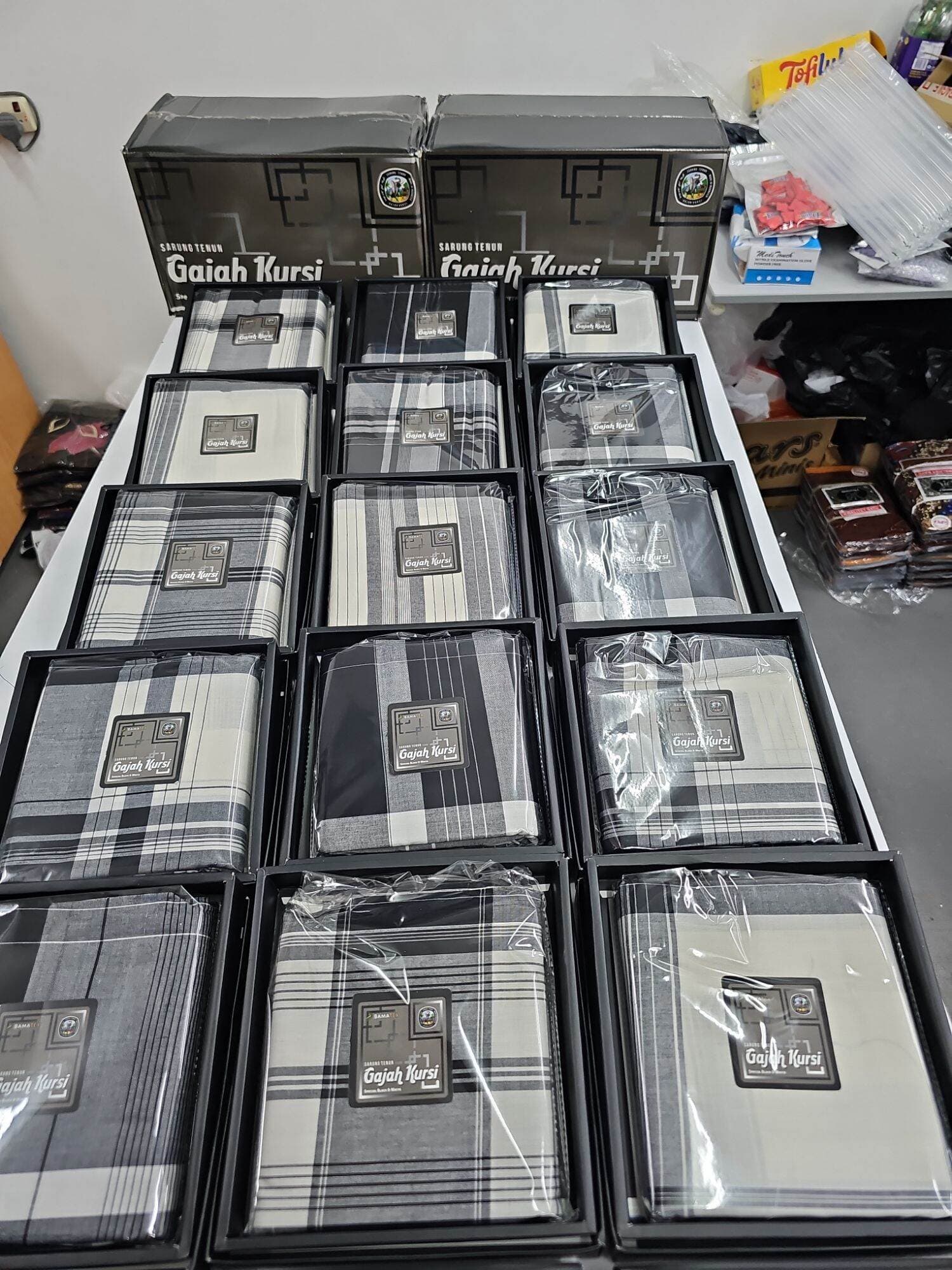 10 Helai Kain Sarung Pelikat Gajah Kursi Eksklusif Limited Edition — Pakej Bundle dari Butik Saifuddin Eksklusif
