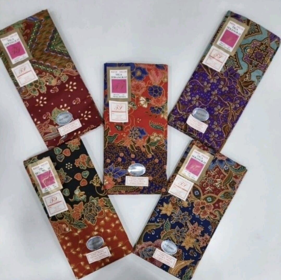 Kain Sarung Batik Tiga Serangkai Eksklusif — Batik dari Butik Saifuddin Eksklusif